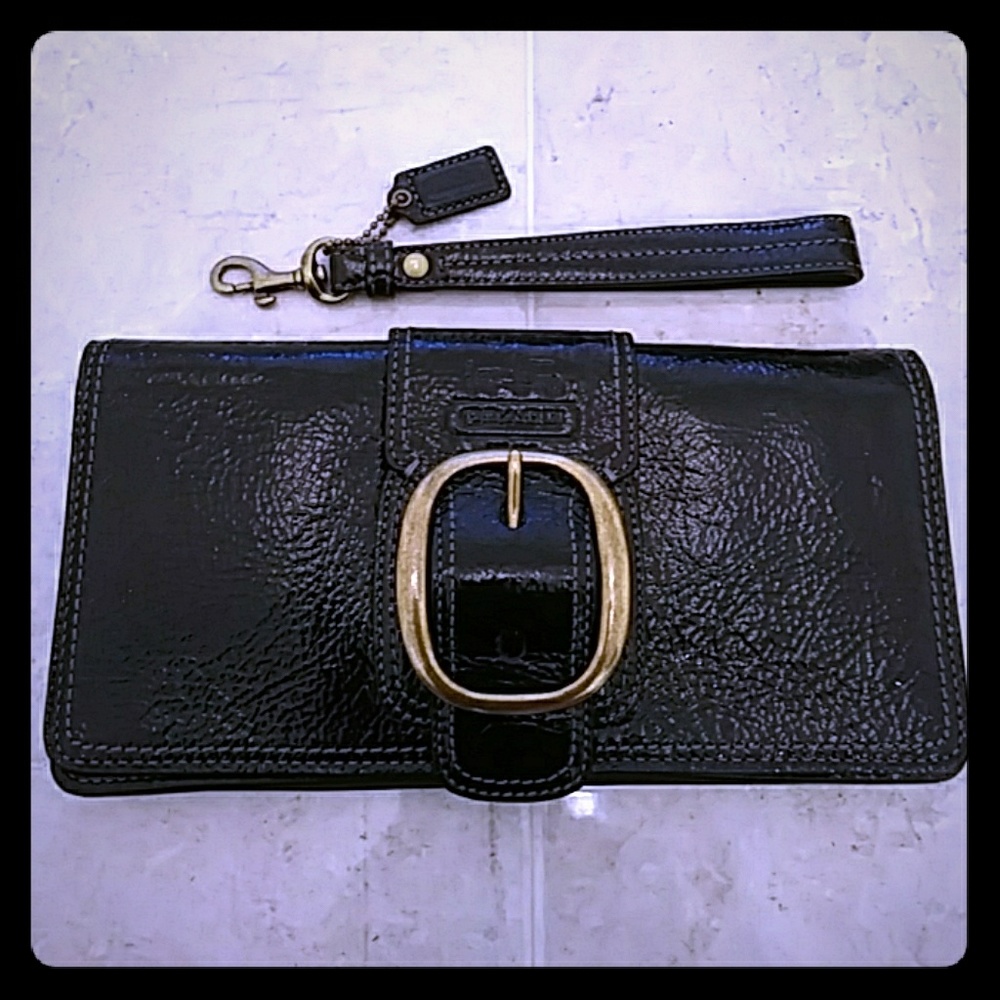 NWOT Coach Patent Leather Clutch/Wristlet